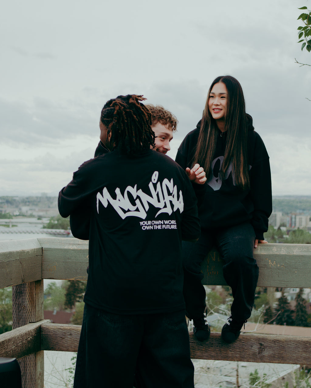 El Mundo Jersey T-Shirt - Magnifia 